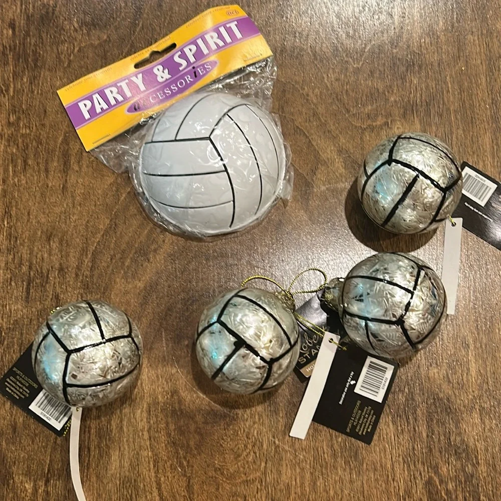 Homecoming 5 Domed & Ornament Volleyballs Mum & Garter